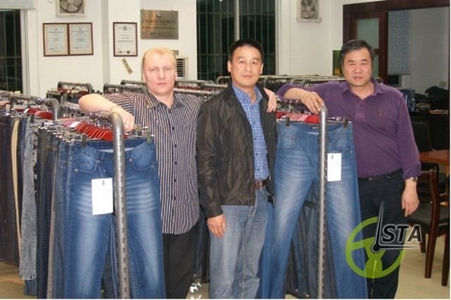 Китайская фабрика по производству джинсов